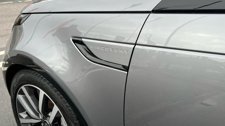 Land Rover Discovery 3.0 D300 R-Dynamic SE 5dr Auto Diesel Station Wagon